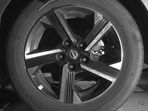 Used 2025 Nissan Sentra SV image 14