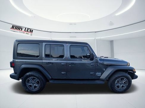 Used 2018 Jeep Wrangler Unlimited Sport S AWD/4WD image 2