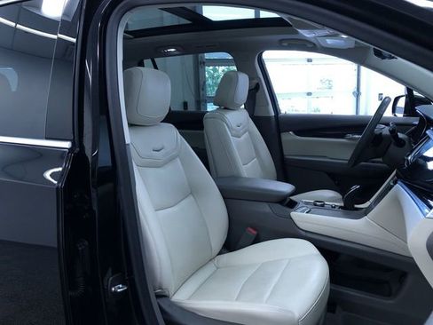 Used 2022 Cadillac XT6 Premium Luxury w/ Technology Package AWD/4WD image 15