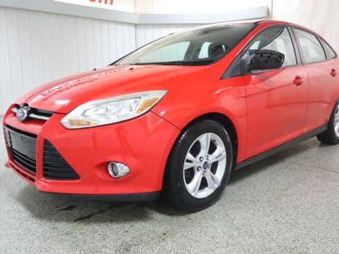 Used 2012 Ford Focus SE w/ SE Sport Pkg FWD image 2