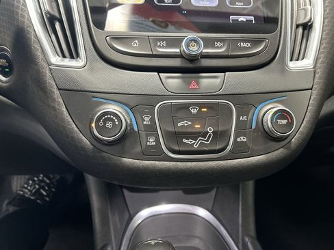 Used 2018 Chevrolet Malibu LT FWD image 15