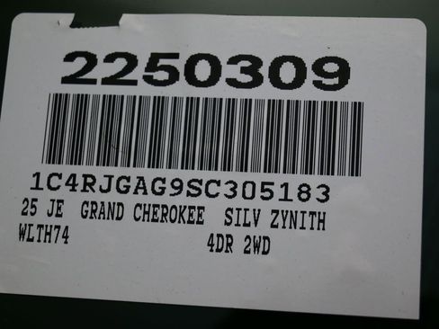 New 2025 Jeep Grand Cherokee Laredo X image 11