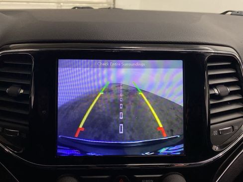 Used 2019 Jeep Grand Cherokee Limited w/ Luxury Group II image 24