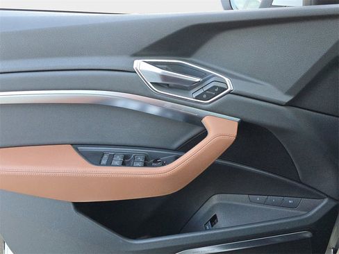 Used 2019 Audi e-tron Premium Plus image 22