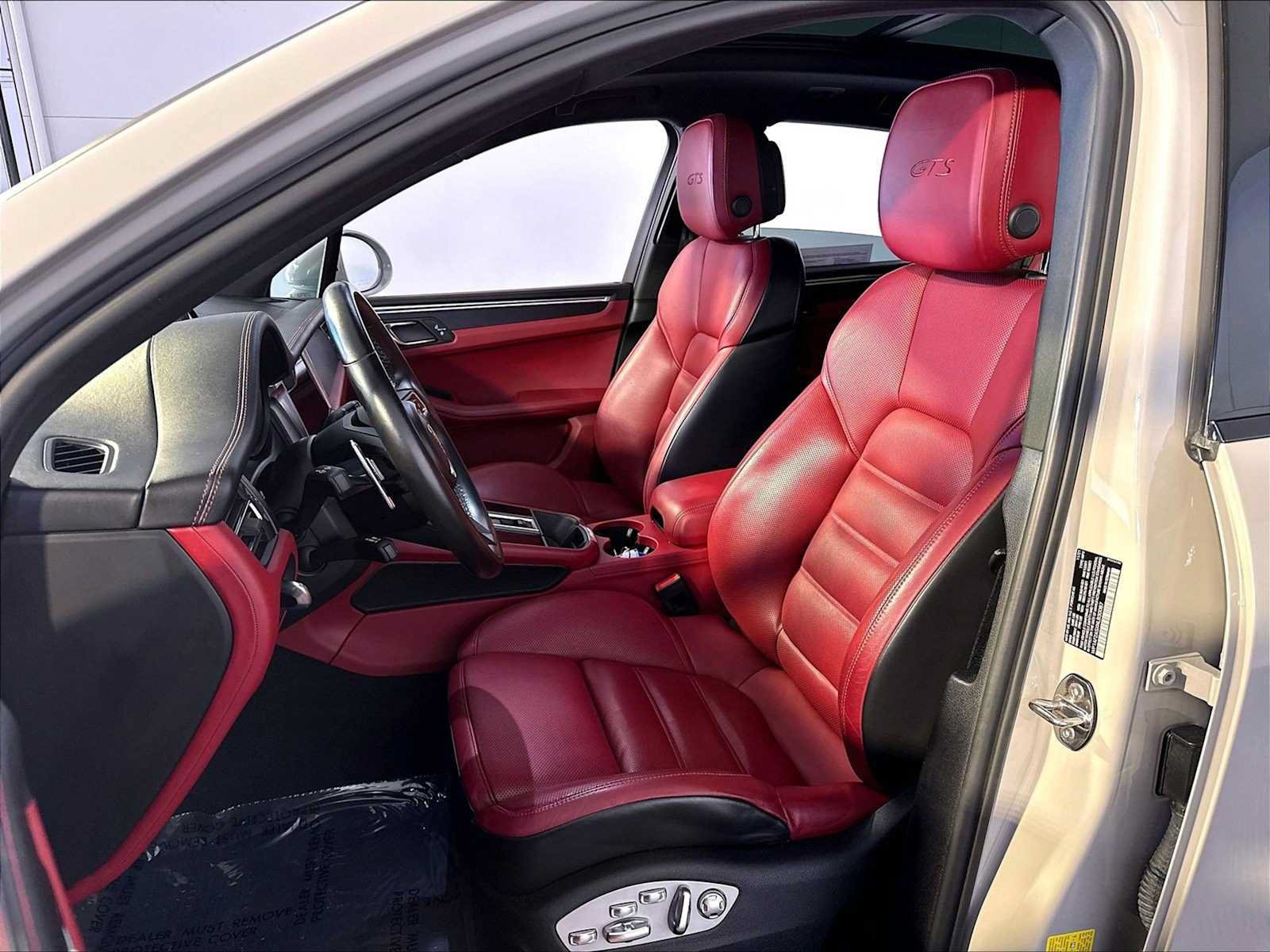 Certified 2022 Porsche Macan GTS AWD/4WD image 5