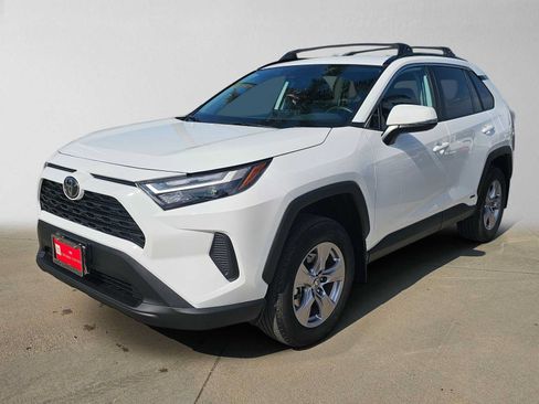 Certified 2025 Toyota RAV4 XLE AWD/4WD image 7