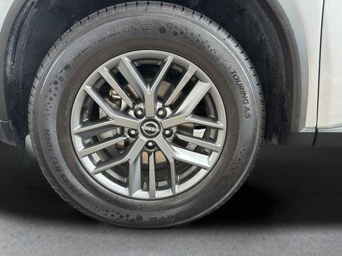 Used 2024 Nissan Rogue S FWD image 25