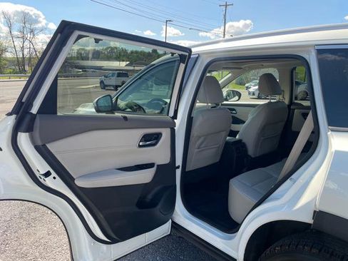 Used 2021 Nissan Rogue SV w/ Premium Package image 21