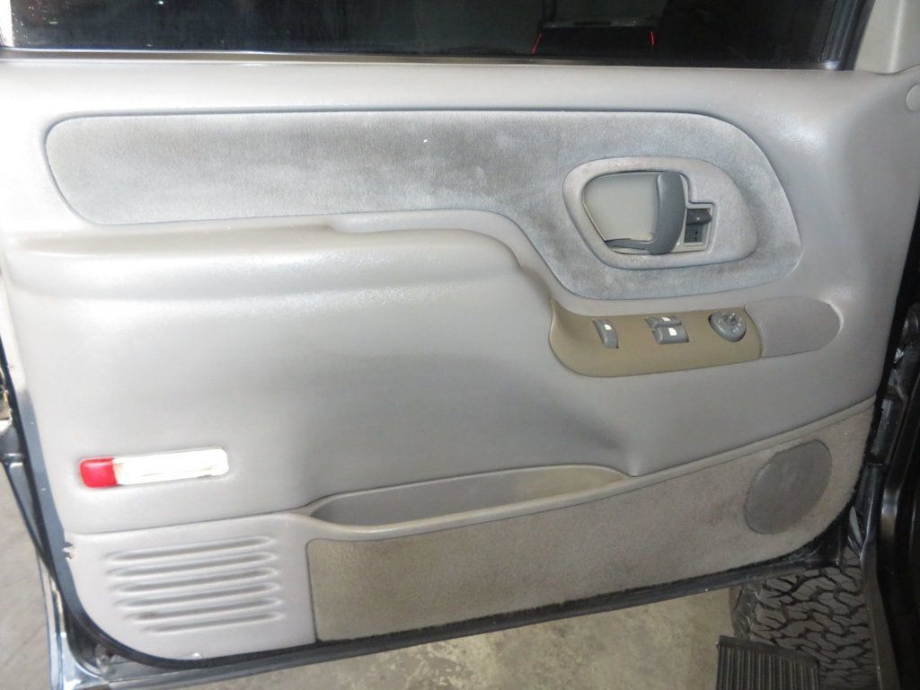 Used 1997 GMC Yukon 4WD 2-Door w/ Marketing Opt Pkg 2 image 18