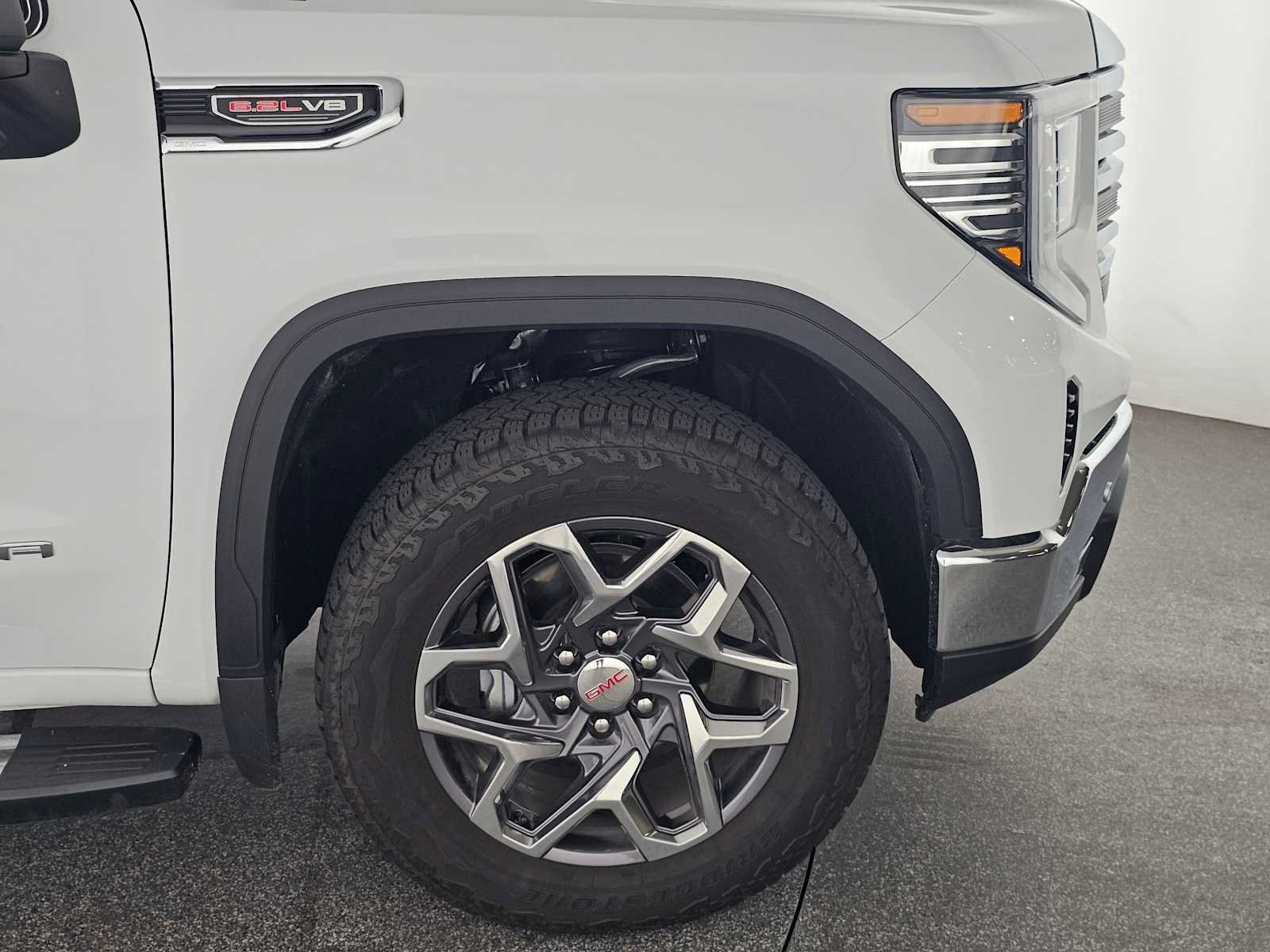 Used 2026 GMC Sierra 1500 SLT w/ SLT Premium Package AWD/4WD image 9
