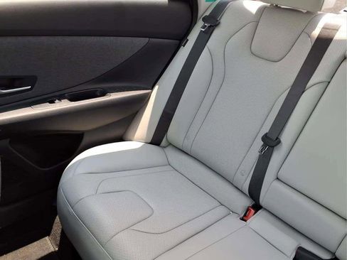 Used 2024 Hyundai Elantra Limited FWD image 18