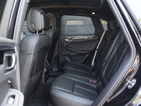 Certified 2026 Porsche Macan AWD/4WD image 30