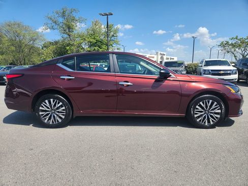 Used 2025 Nissan Altima 2.5 SV AWD/4WD image 8