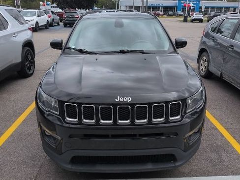 Used 2017 Jeep Compass Latitude w/ Popular Equipment Group AWD/4WD image 2