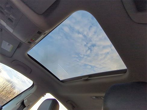 New 2026 Volkswagen Jetta SEL image 10