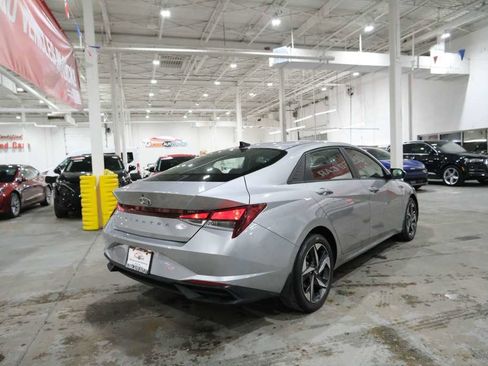 Used 2023 Hyundai Elantra SEL w/ Convenience Package image 11