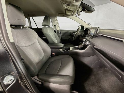 Used 2021 Toyota RAV4 XLE AWD/4WD image 33