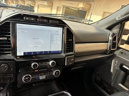 Used 2022 Ford F250 Lariat w/ Black Appearance Package image 18