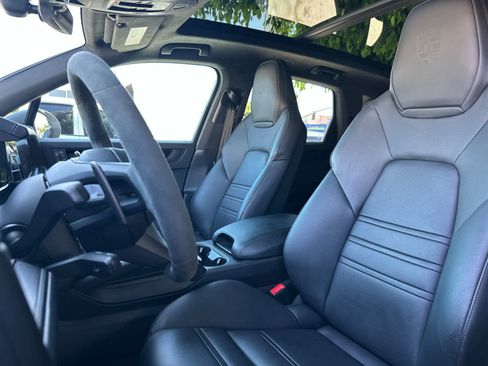 Certified 2025 Porsche Cayenne GTS AWD/4WD image 5