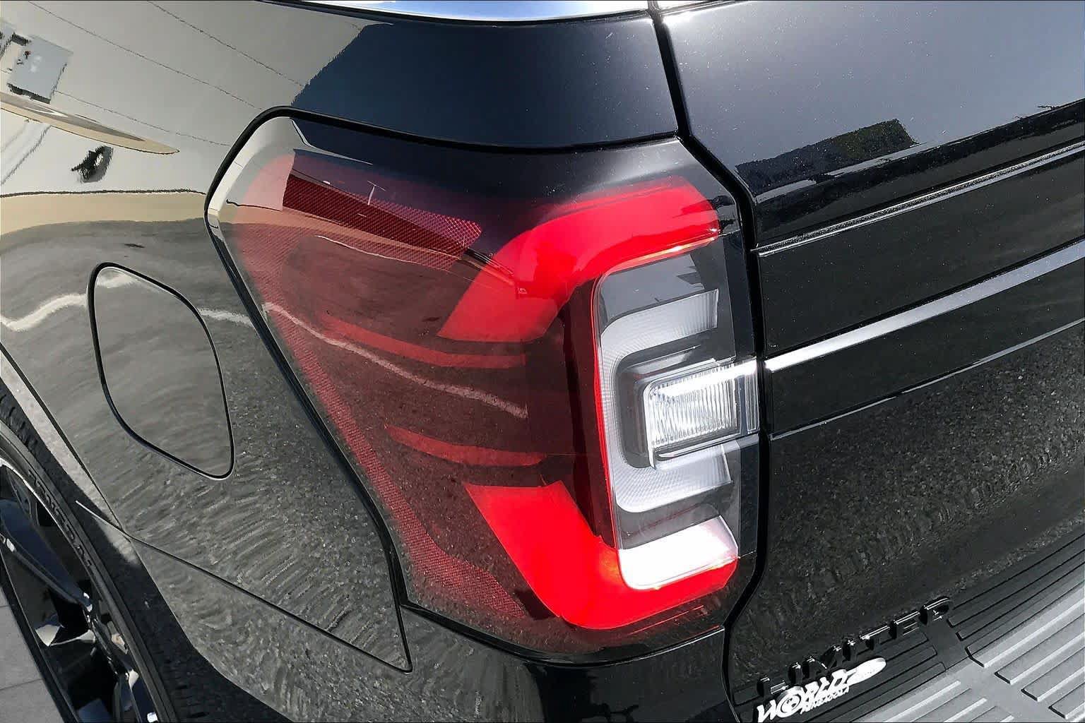 Used 2023 Ford Expedition Limited RWD image 29