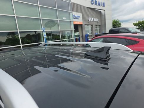 Used 2022 Hyundai Venue Limited w/ Cargo Package FWD image 11