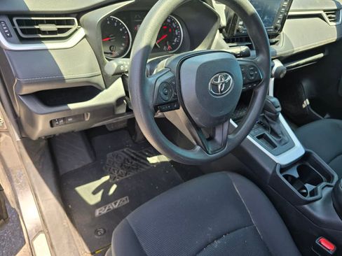 Used 2021 Toyota RAV4 LE w/ Carpet Mat Package (TMS) FWD image 13