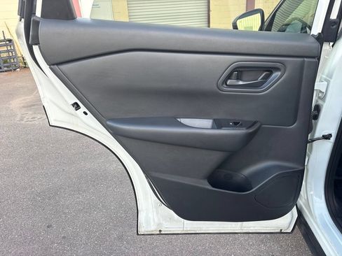 Used 2024 Nissan Rogue S AWD/4WD image 12