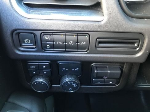 Used 2021 Chevrolet Tahoe LT w/ LT Signature Package AWD/4WD image 19