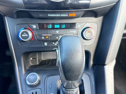 Used 2017 Ford Focus SEL image 17