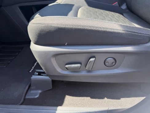 Used 2025 Nissan Pathfinder SV AWD/4WD image 16