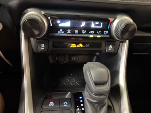 Certified 2025 Toyota RAV4 LE AWD/4WD image 12