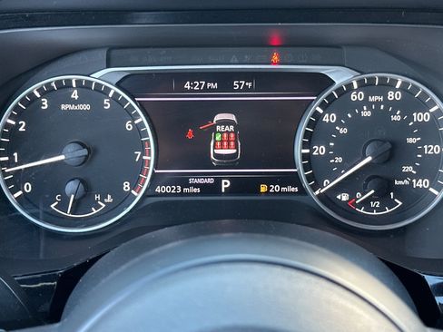 Used 2024 Nissan Pathfinder SV image 27