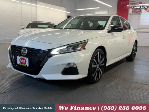 Used 2021 Nissan Altima 2.5 SR w/ SR Premium Package AWD/4WD image 2