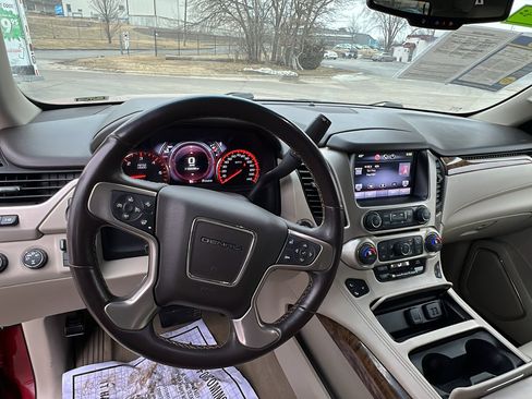 Used 2015 GMC Yukon Denali w/ Premium Package image 14