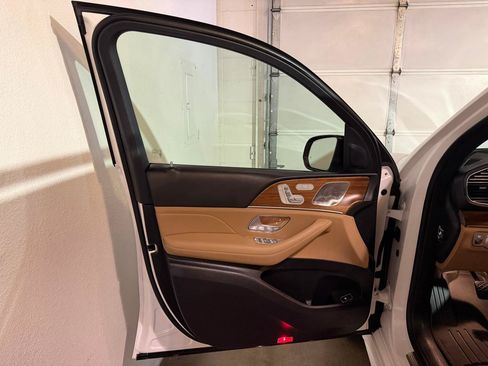 Used 2024 Mercedes-Benz GLE 350 4MATIC image 9