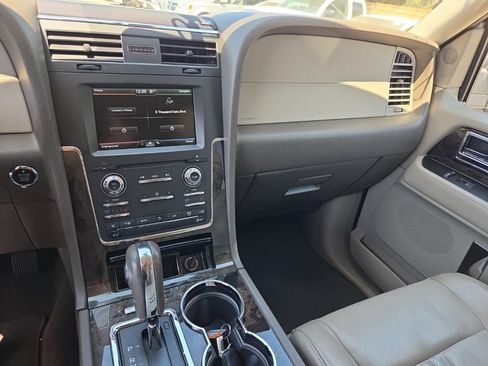 Used 2015 Lincoln Navigator 2WD image 14