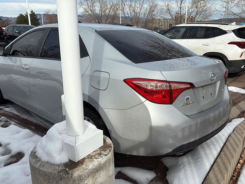 Used 2018 Toyota Corolla LE image 3
