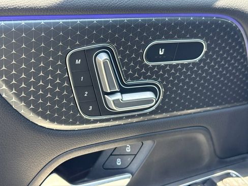 Used 2025 Mercedes-Benz GLB 250 image 12
