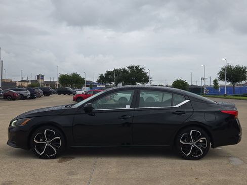 Used 2024 Nissan Altima 2.5 SR FWD image 7