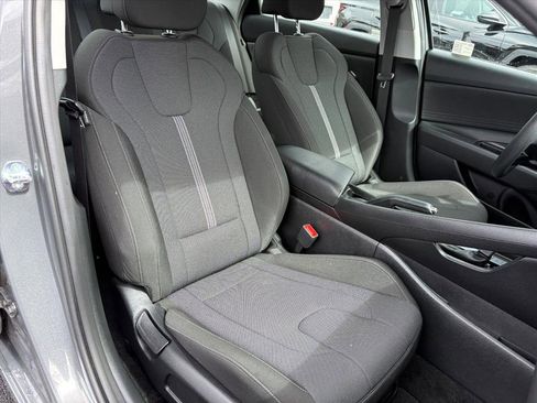 Certified 2025 Hyundai Elantra SE image 15