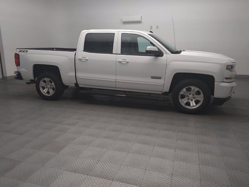 Used 2018 Chevrolet Silverado 1500 LT w/ Texas Edition image 11