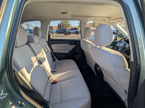 Used 2014 Subaru Forester 2.5i Premium image 11