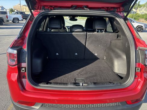 Used 2025 Jeep Compass Trailhawk AWD/4WD image 17