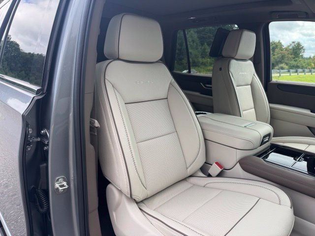 New 2026 GMC Yukon Denali w/ Denali Reserve Package AWD/4WD image 25