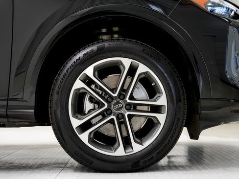Certified 2025 Audi Q5 Premium w/ Convenience Package AWD/4WD image 31
