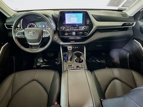 Certified 2025 Toyota Highlander XLE AWD/4WD image 27