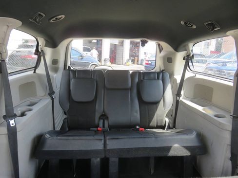 Used 2019 Dodge Grand Caravan SXT FWD image 22