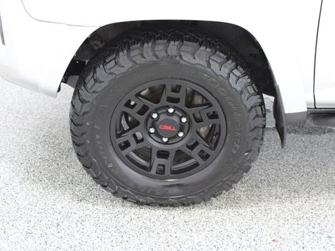 Used 2023 Toyota 4Runner TRD Off-Road Premium w/ Moonroof Package AWD/4WD image 11