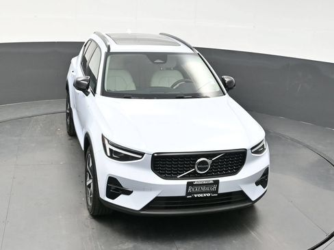 Used 2026 Volvo XC40 B5 Plus AWD/4WD image 31