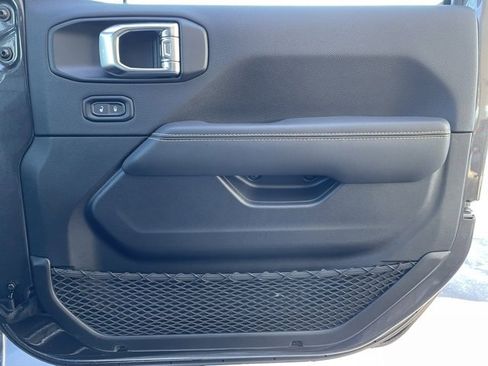 Used 2025 Jeep Wrangler Sahara image 26